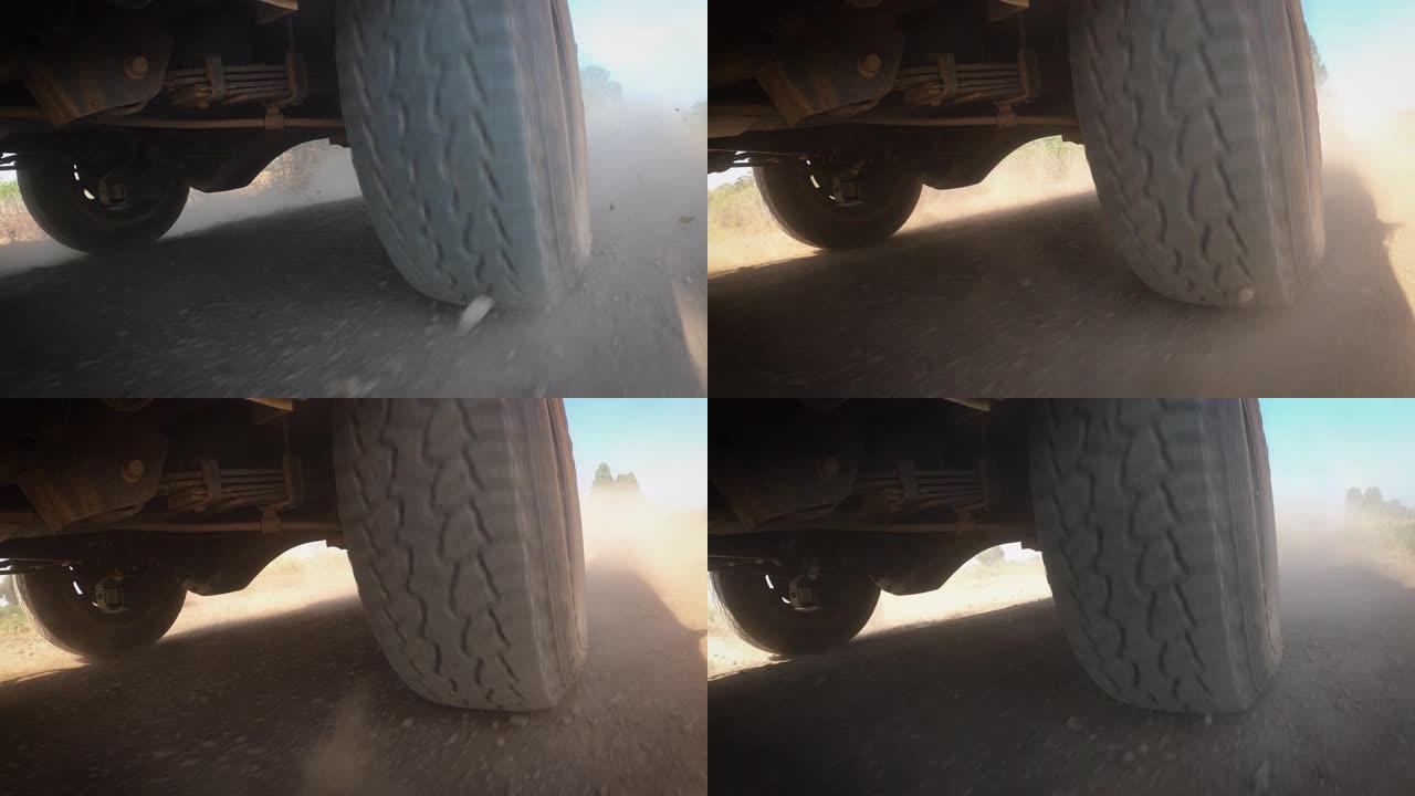 4轮越野驱动轻型卡车的后轮动力总成系统在泥土和灰尘地面上行驶