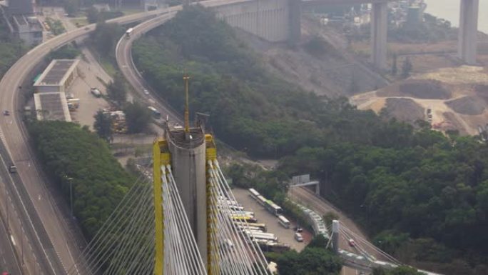 香港空中v160特写鸟景在汀九桥杆塔周围飞行