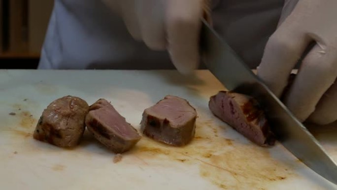 牛肉里脊肉雕刻。牛肉切割