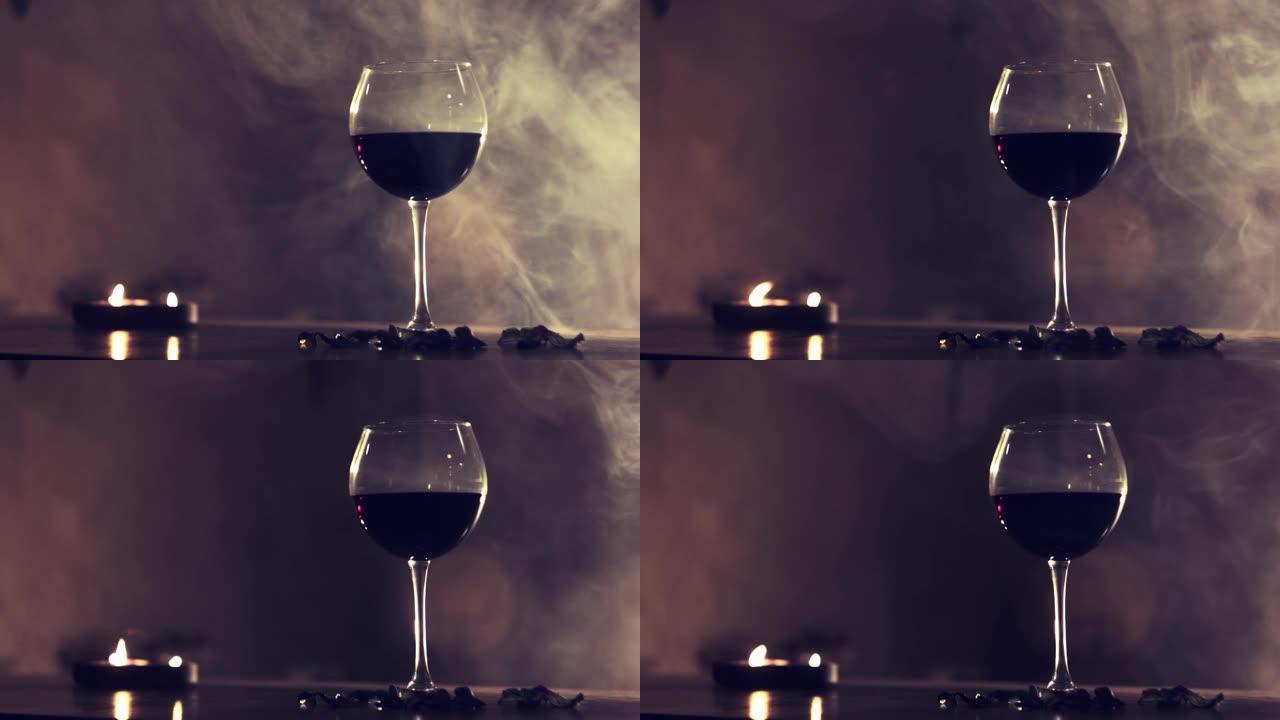 烟雾背景中的玻璃红酒
