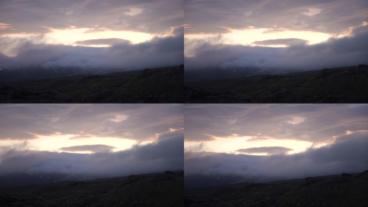冰岛戏剧性的日落和惊人的云