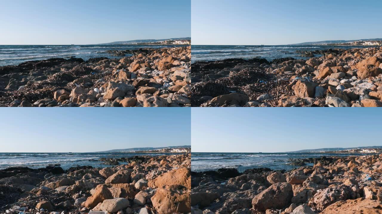 地中海岩石海滩上的合成垃圾和塑料垃圾。环境污染问题概念。海洋环境污染。生态问题。带垃圾的海滩鸟瞰图