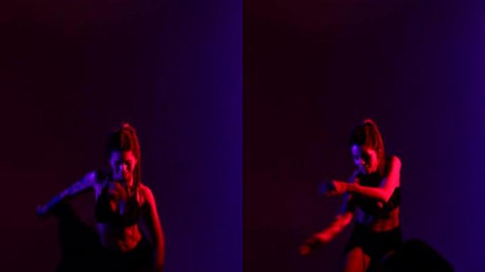 垂直版本的黑色穿着和辫子的女人在蓝色和红色背景上跳舞。