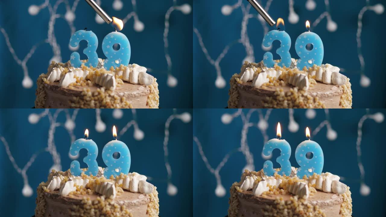 蓝色背景上有39号蜡烛的生日蛋糕。蜡烛着火了。慢动作和特写视图