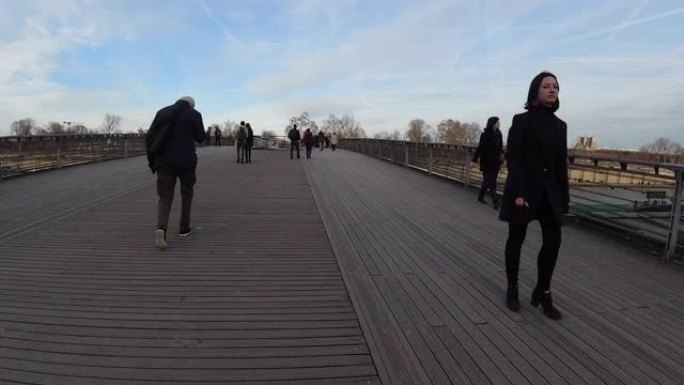 在巴黎漫步爱情桥巴黎漫步爱情桥