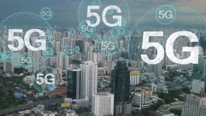 城市景观背景下的5g粒子标志动画。球圈线框3D白色文本中的5g