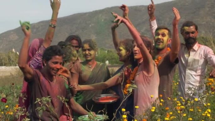 多民族庆祝印度色彩节胡里节