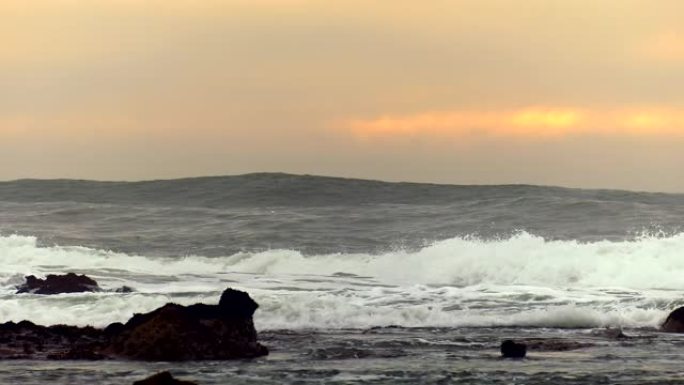 太平洋巨浪海边海浪海浪翻滚海浪素材