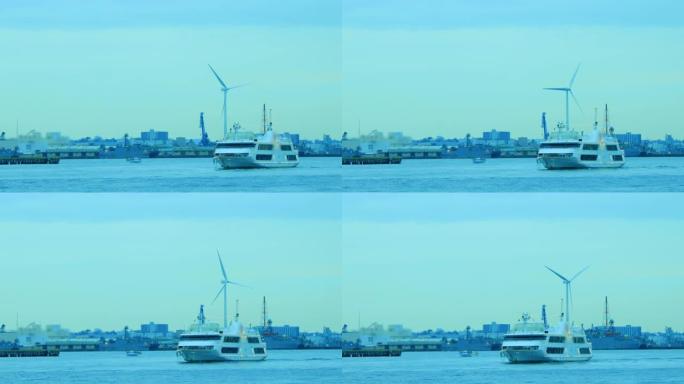 海洋的横滨和游船游轮前行大海景色