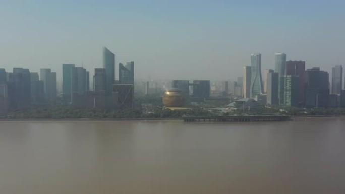 飞越杭州市晴天河滨公园广场市中心景观航空全景4k中国