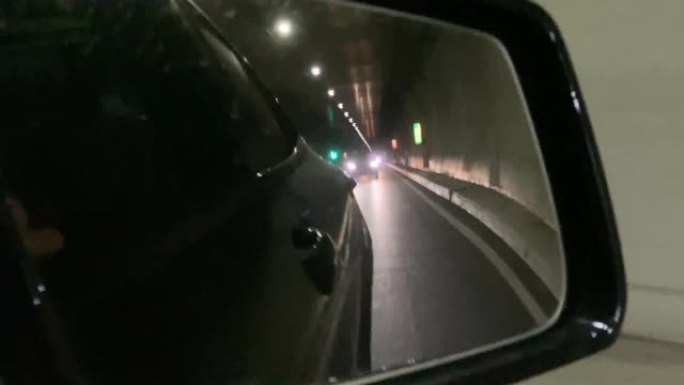 汽车在隧道中行驶，从侧视镜镜观察