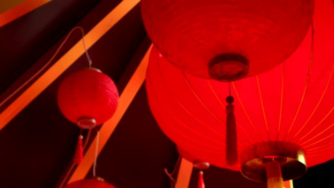 关照红灯笼。向上看。亚洲新年的象征。