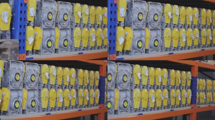 仓库用黄色齿轮箱，仓库为生产齿轮电机，仓库中的齿轮电机