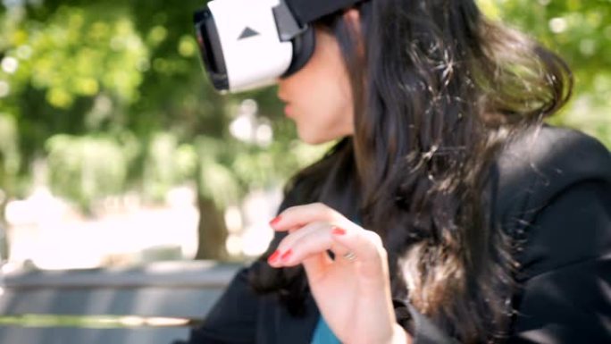 戴着VR耳机并被虚拟现实迷住的漂亮年轻女子