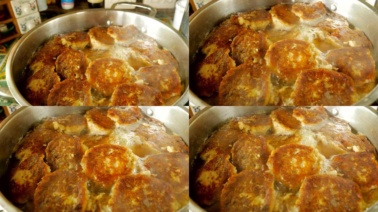 自制的鱼肉在大锅中煮沸，为逾越节晚餐做饭