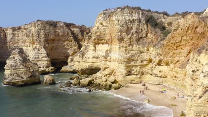 葡萄牙的普拉亚·马里纳 (Praia Marinha) 鸟瞰图