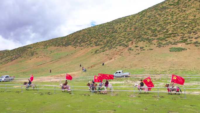 藏族 牧业区 羌塘文化 户外 藏族 骑马