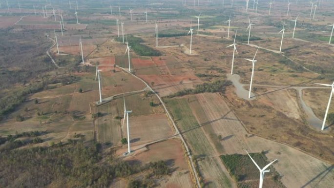 泰国呵叻怀奉风力发电机无人机的鸟瞰图，生态电力技术。