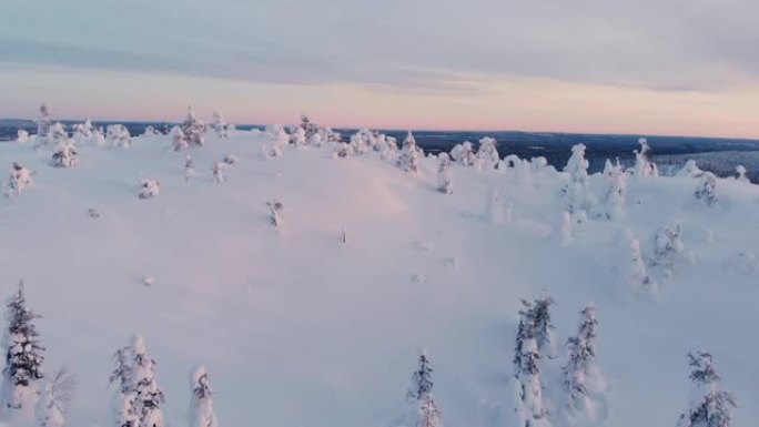 傍晚小雪覆盖的山脉-北极风光