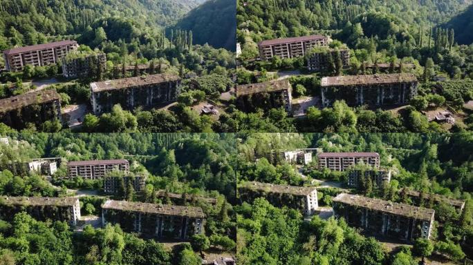 毁坏了杂草丛生的采矿鬼城Akarmara，阿布哈兹战争的后果，无人机的鸟瞰图