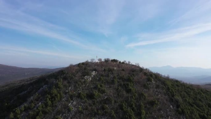 Medjugorje的Krizevac山上的十字架，无人机，波斯尼亚和黑塞哥维那的鸟瞰图