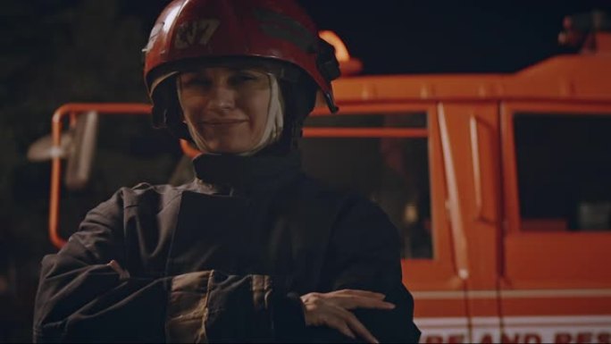 快乐微笑消防员。