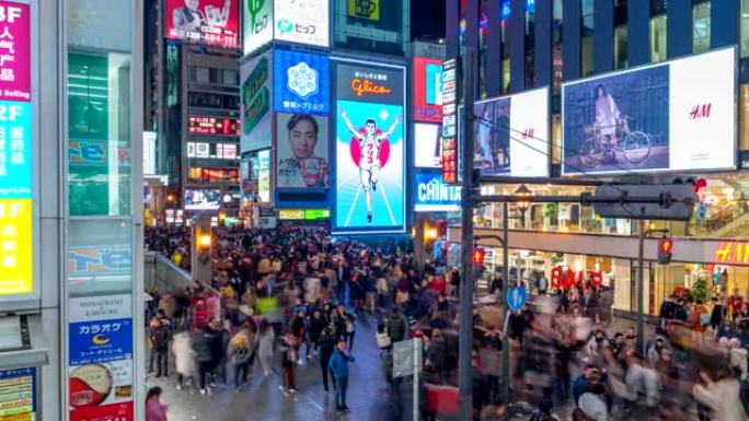 日本大阪-1月1日，2020: 难波道顿堀桥的4k延时，拥挤的游客走在购物街。大阪生活理念，日本旅游