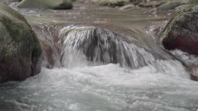 回归自然。水就是生命。山河。