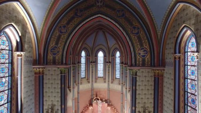 布拉格圣心大教堂的拱顶。内部