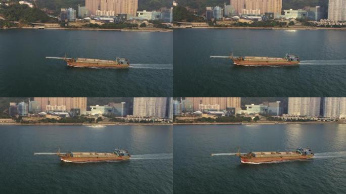 香港空中v188在电报湾经过的大型船只周围低空飞行
