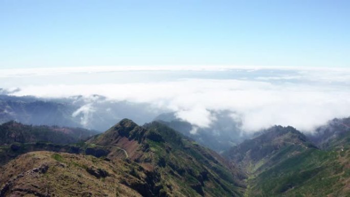 马德拉，葡萄牙岛内陆山脉与运行云无人机空中4k镜头。