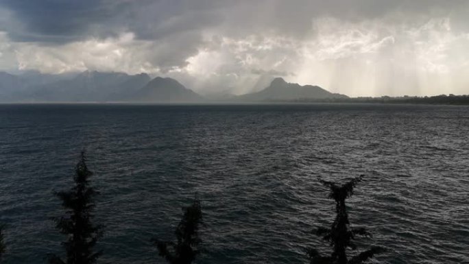 海洋和山脉大海海平面高山山水阴暗昏暗