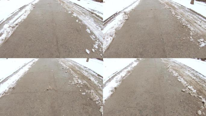 旧混凝土路和雪积雪冬季寒冷