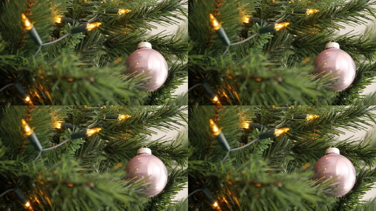 人造圣诞树上闪亮的粉色玻璃摆设4K