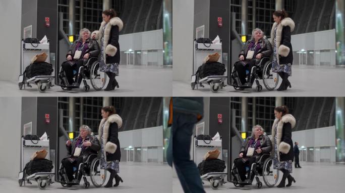 机场航站楼轮椅服务，坐在轮椅上的残疾人