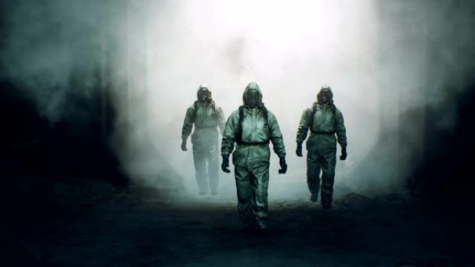 穿着军用防护服和防毒面具的跟踪者正沿着一个废弃的废弃地铁行走。核战争后世界末日世界的概念。循环3D动