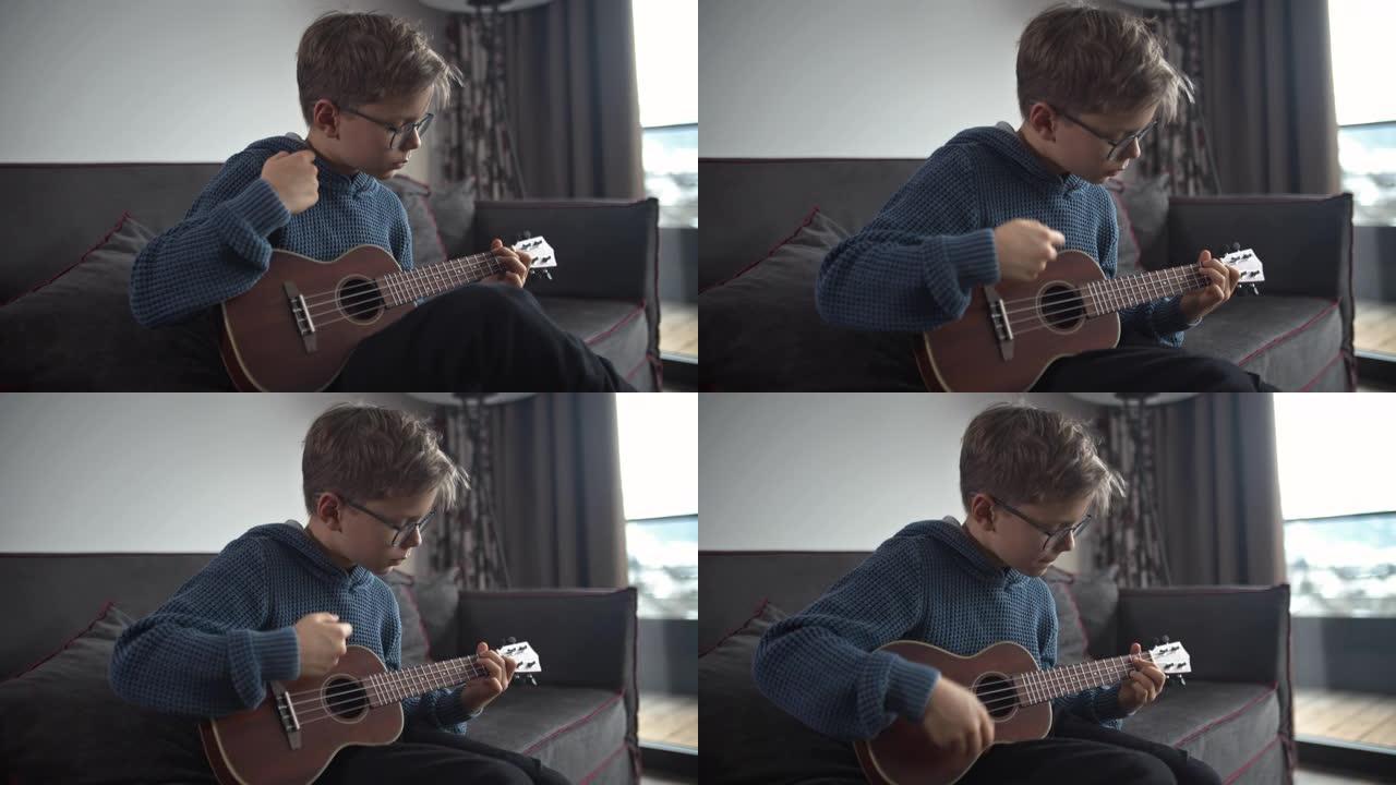 小男孩在家弹吉他音乐家乐趣弹吉他