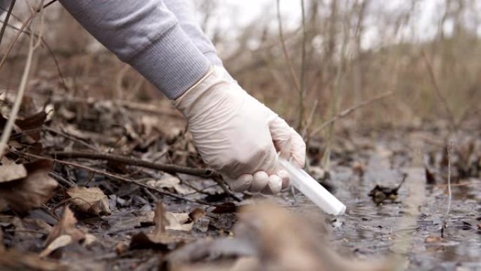 科学家分析水的感染情况，有害排放物进入河流和湖泊