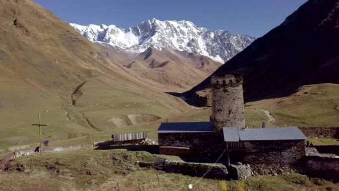 大高加索山脉和佐治亚州斯瓦涅蒂的Ushguli村。