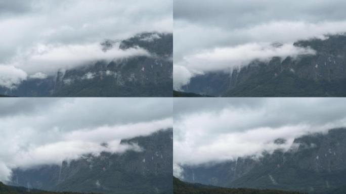 夏天下雨的时候，云覆盖了山，因为哈尔施塔特周围有雾