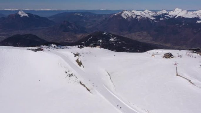 万宝龙附近滑雪胜地的鸟瞰图