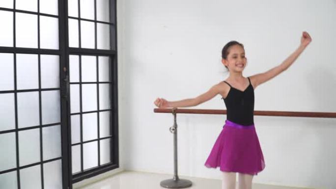 芭蕾舞女演员的儿童学生展示她的舞步