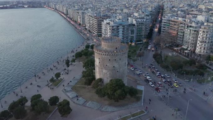 下午和黄昏时塞萨洛尼基和白塔 (lefkos pyrgos) 的鸟瞰图