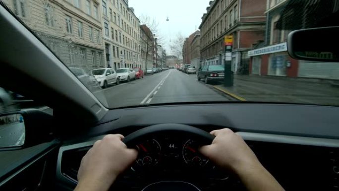 腓特烈堡哥本哈根POV个人车辆日在汽车仪表板内驾驶