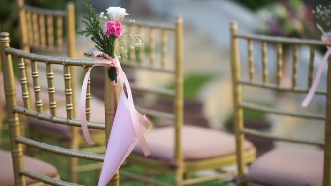 带花束的结婚椅宾客粉色丝带节日