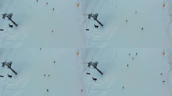 滑雪者在冬季滑下滑雪场和滑雪椅升降机的俯视图