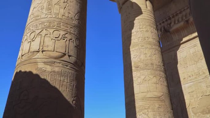 科姆·孔博神庙。Kom Ombo是埃及的一个农业城镇，以Kom Ombo神庙而闻名。它最初是一个埃及