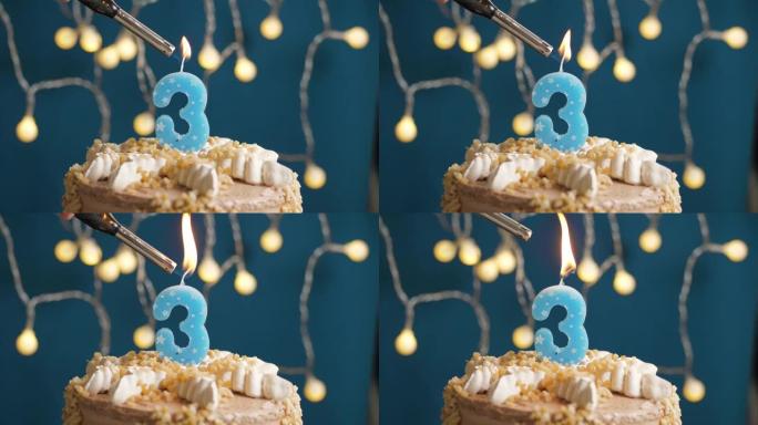 蓝色背景上有3个数字蜡烛的生日蛋糕。蜡烛着火了。慢动作和特写视图