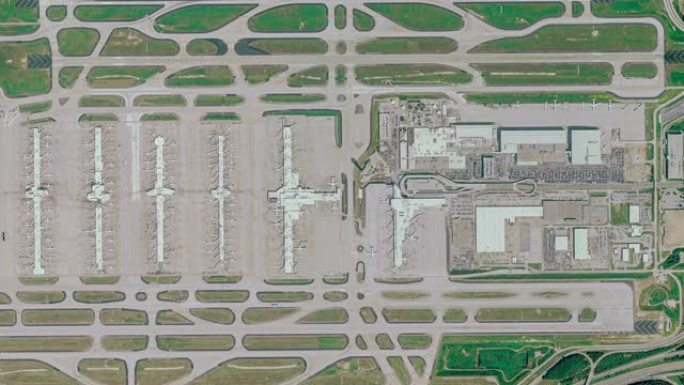 飞机，航站楼和跑道对亚特兰大机场的鸟瞰图