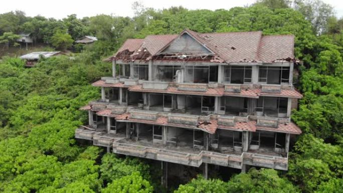 无人机视频。废弃的前酒店大楼。泰国普吉岛。4K。